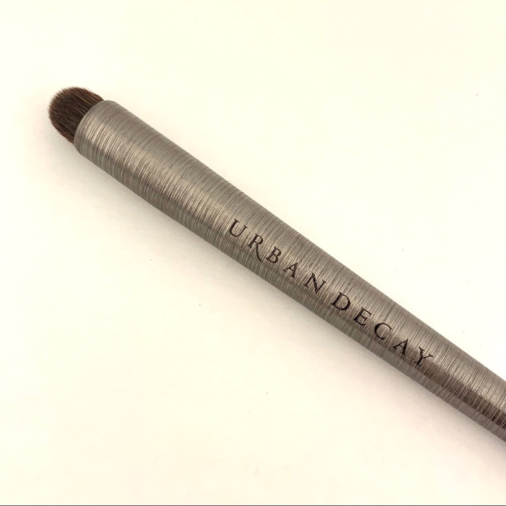 Urban Decay Finger Brush
